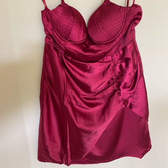 Brand new cocktail dress. Selfie Leslie. Size XL Color: Wine. Holiday, Party - Picture 4 of 9
